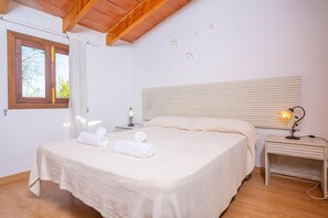 5 chambres, fer et planche à repasser, Wi-Fi gratuit, draps fournis