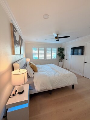3 bedrooms, iron/ironing board, free WiFi, bed sheets - Luxury remodeled home-Private pool, just 5 minutes from Disneyland! (Anaheim)