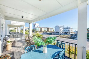 Outdoor dining - LOST DUNES-4/4 NEW LISTING -GULF VIEWS + ROOM FOR 12- STEPS FROM THE BEACH/POOL (Gulf Shores)