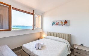 3 bedrooms, free WiFi - Stunning home in Stintino with WiFi (Stintino)