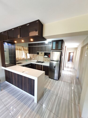 Family Apartment 3 bedrooms and bathrooms in front of the park in central area