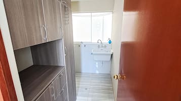 Serviettes fournies, savon, papier toilette