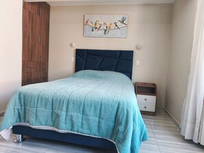 3 habitaciones, tabla de planchar con plancha, wifi y ropa de cama 