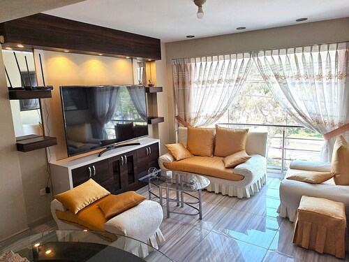 Family Apartment 3 bedrooms and bathrooms in front of the park in central area