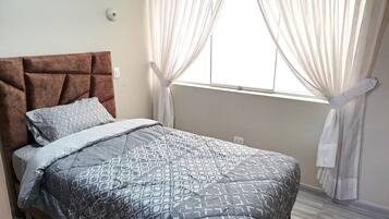 3 chambres, fer et planche à repasser, Wi-Fi, draps fournis