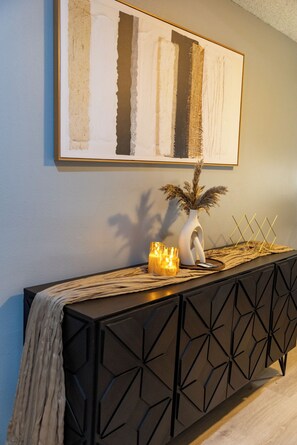 Interior - Enjoy a stylish, comfort, space experience in this beautiful maintained home. (Baton Rouge)