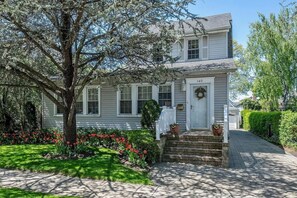 Exterior - Elegant Home in Prime Floral Park (Floral Park)