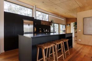 Unclassified image, 3 of 46, button - Sunrise Lodge – Relax in Hot Tub & Spot Kangaroos (Blue Mountains)