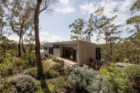 Unclassified image, 1 of 46, button