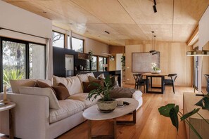 Unclassified image, 4 of 46, button