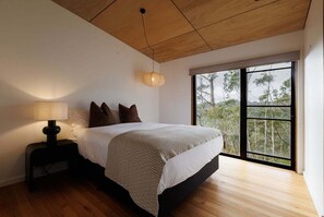 Unclassified image, 5 of 46, button