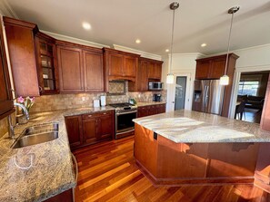 Private kitchen - Bright Family Home in the Heart of Lynn Valley! (North Vancouver)