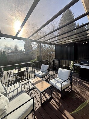 Outdoor dining - Bright Family Home in the Heart of Lynn Valley! (North Vancouver)