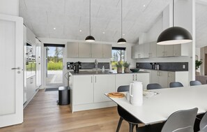 Refrigerador, horno, placa de cocina, lavavajillas