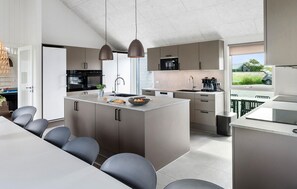 Coffee/tea maker, fridge, microwave, oven - Amazing home in Idestrup with sauna (Idestrup)