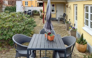 Outdoor dining - Nice home in Løgstrup with WiFi (Løgstrup)