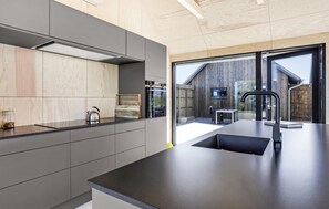 Fridge, microwave, dishwasher, coffee/tea maker - 4 bedroom amazing home in Løgstrup (Løgstrup)