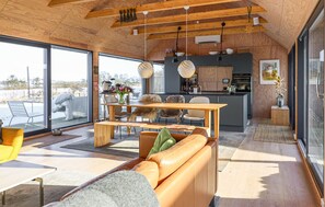 Interior - 4 bedroom amazing home in Løgstrup (Løgstrup)