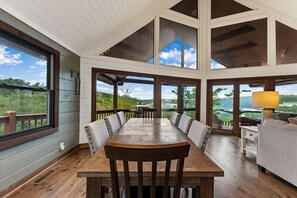 Interior - #1 Family Escape•6 mins to BlueRidge•Views•FirePit (Blue Ridge)