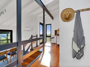Interior - Clifftop cottage escape with breathtaking views (Wentworth Falls)