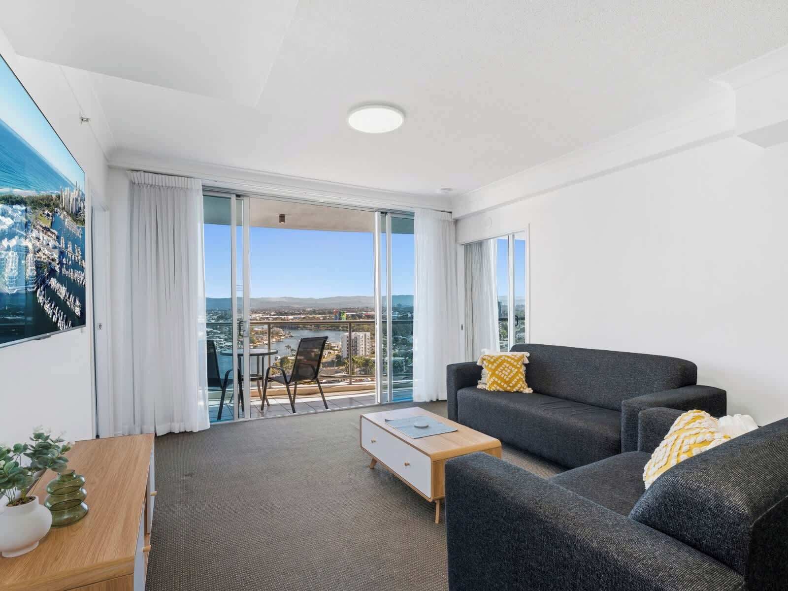 Televisión, videojuegos y oficina 