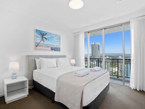 2 bedrooms, iron/ironing board, travel cot, WiFi - Chevron Heights Lv15 (Surfers Paradise)