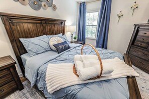 3 bedrooms, iron/ironing board, WiFi, bed sheets - Kelbrook Cottage — Your Chic Woodline Getaway! (Quinton)