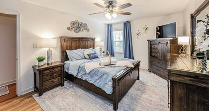 Kelbrook Cottage — Your Chic Woodline Getaway!
