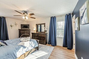 3 bedrooms, iron/ironing board, WiFi, bed sheets