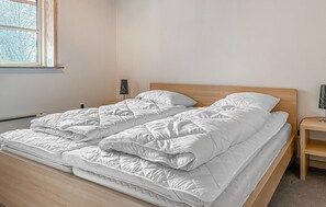 2 bedrooms, travel cot, free WiFi - 2 bedroom lovely home in Toftlund (Toftlund)