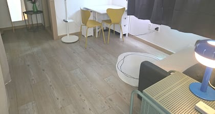 Cozy home 9 Min to Line 2 & 5 Netflix & Free WiFi