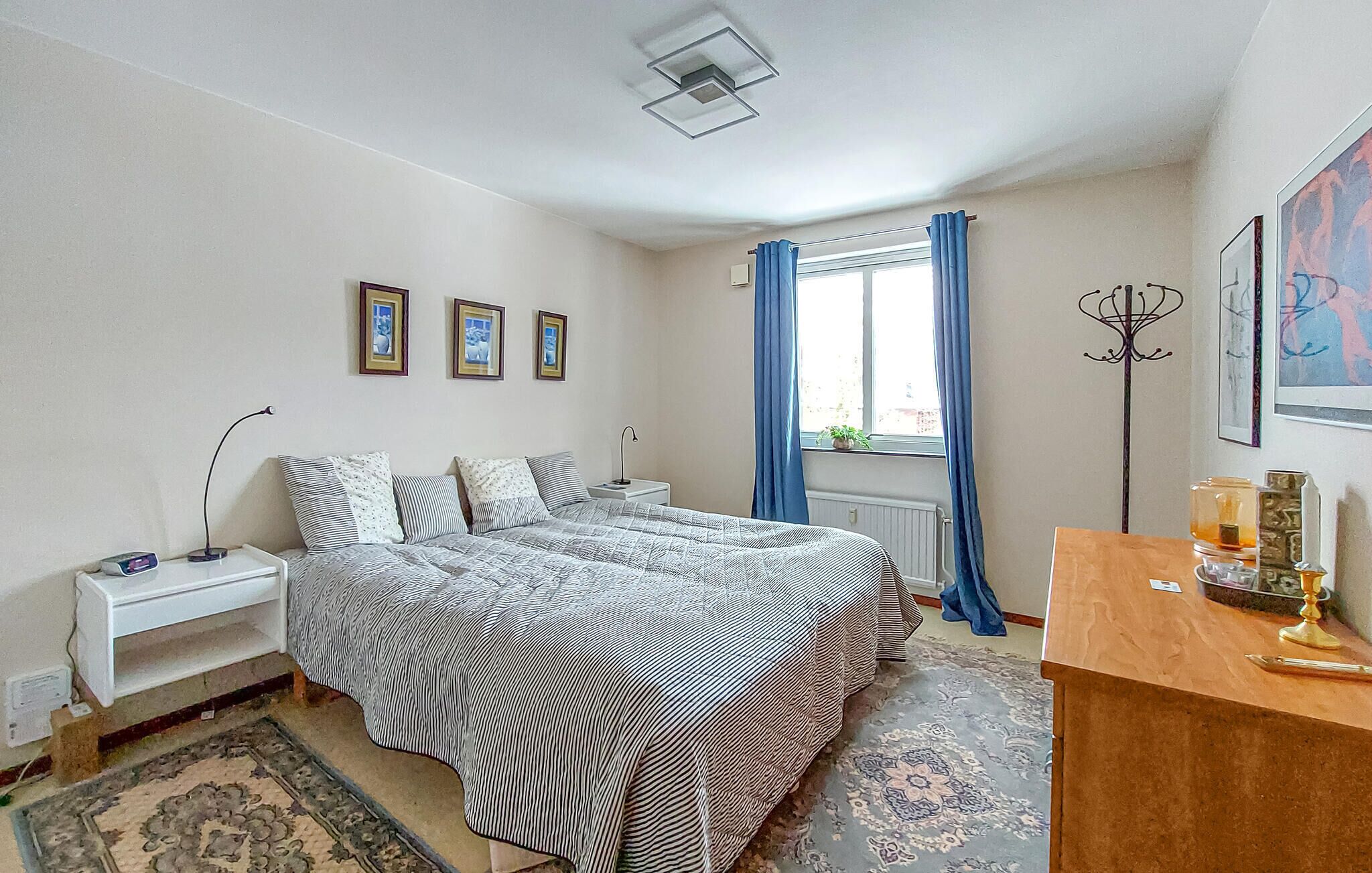 2 bedrooms, travel crib, free WiFi