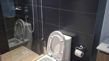 Toallas, jabón, papel de baño