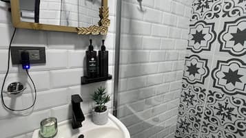 Apartment, 1 Bedroom | Bathroom