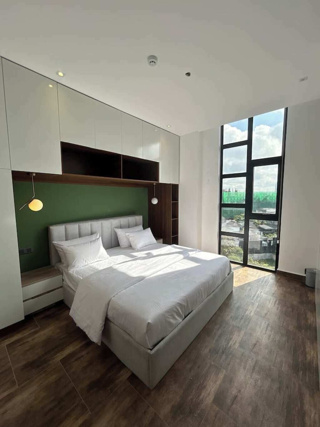 Mörkläggningsgardiner, strykjärn/strykbräda och gratis wi-fi