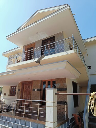 Spacious 2BHK AC house approximately 45 minutes to Kolluru Mookambika temple