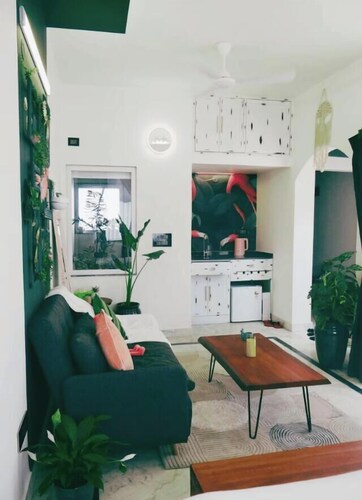 Oasis in Gurgaon | Private Room with Jacuzzi