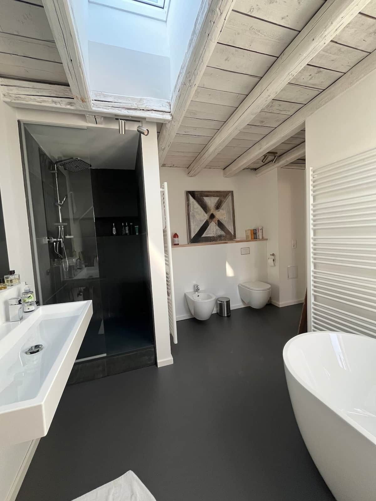 Dusche, Haartrockner, Bidet