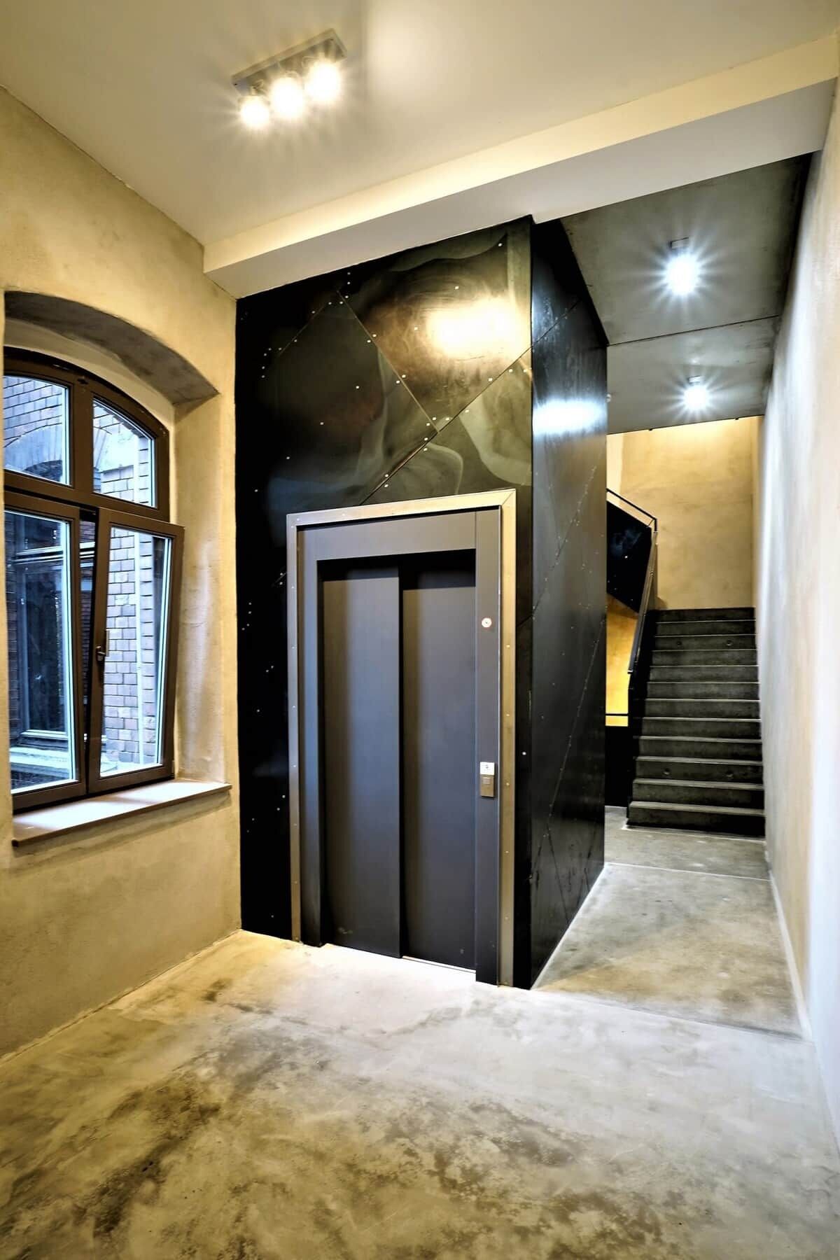 المنشأة من الداخل