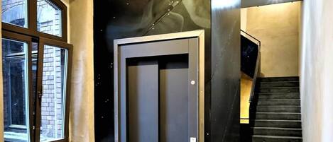 المنشأة من الداخل