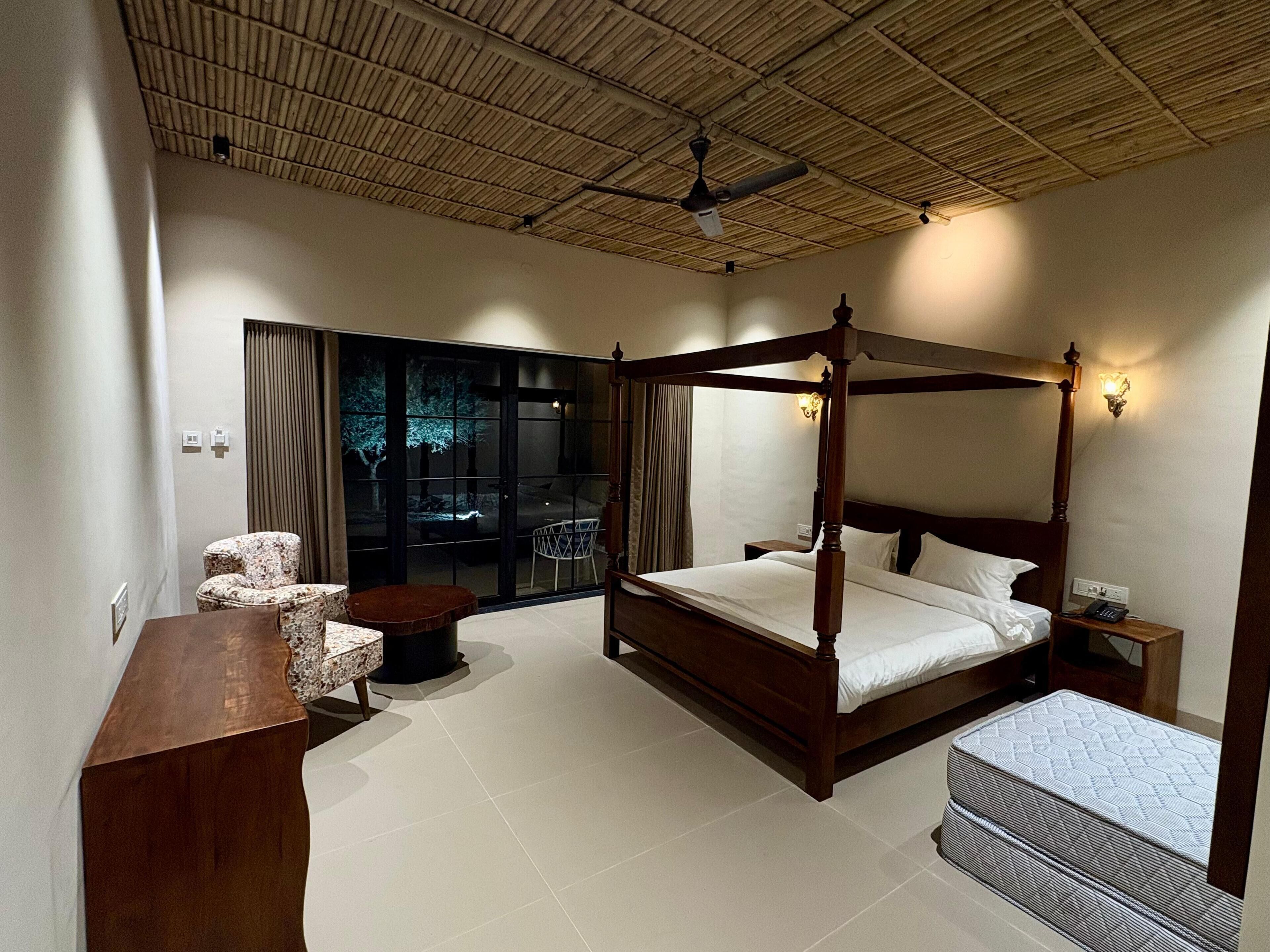 مكتب ومساحة عمل للكمبيوتر المحمول وواي فاي مجانًا