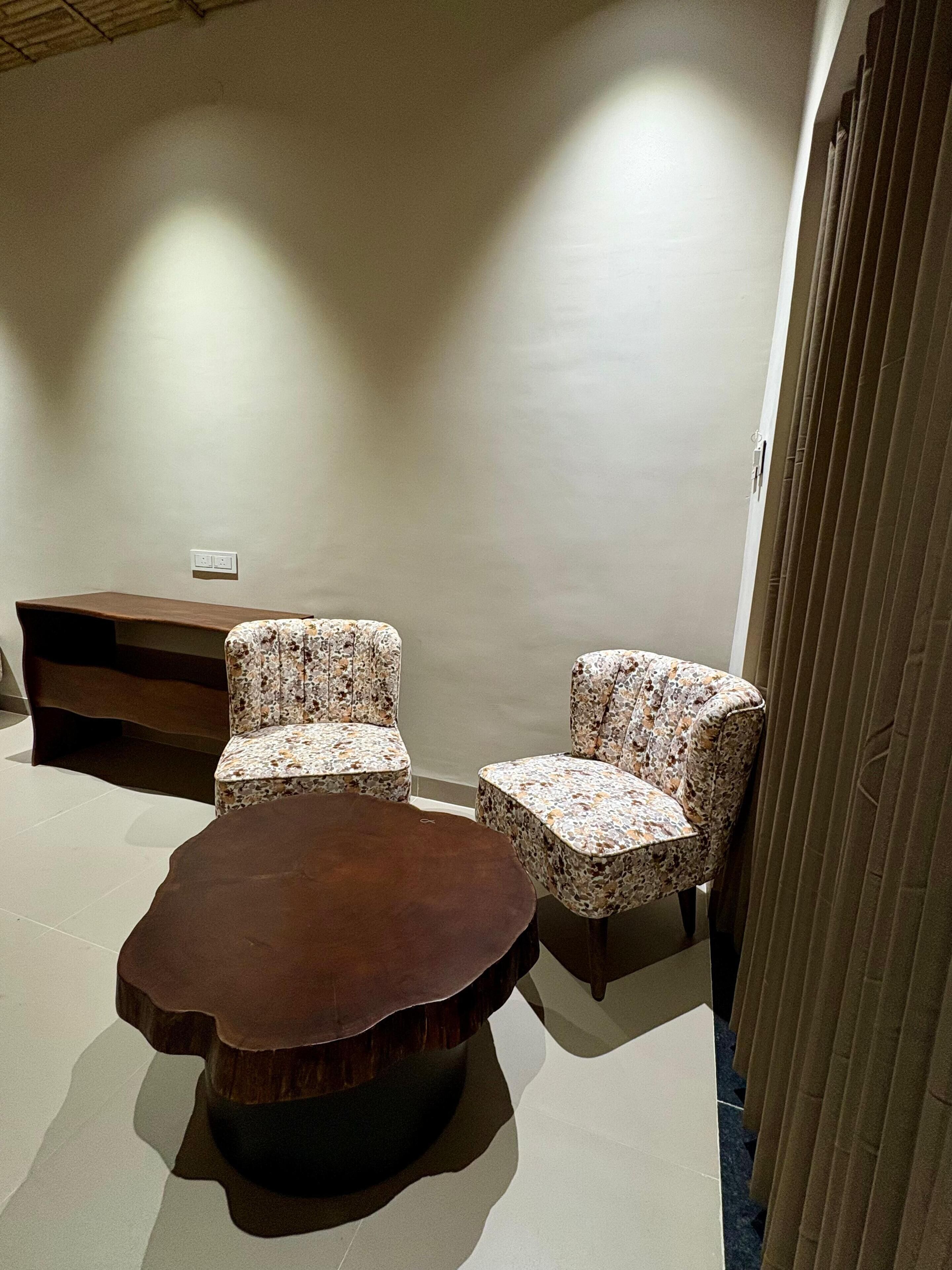 Desk, laptop workspace, free WiFi