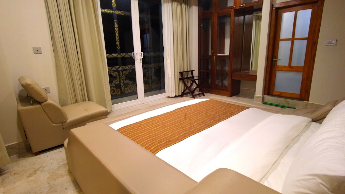 Deluxe Double or Twin Room, Pool View | Laptop workspace, iron/ironing board, free WiFi