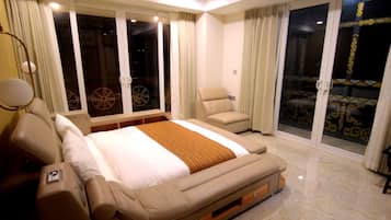 Deluxe Double or Twin Room, Pool View | Laptop workspace, iron/ironing board, free WiFi