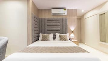 Escritorio, espacio para trabajar con laptop y wifi gratis