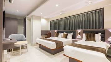 ๋๋ญ์ค ํธ๋ฆฌํ๋ฃธ, ์๋ด ์ ๋ง | ์ฑ
์, ๋
ธํธ๋ถ ์์
๊ณต๊ฐ, ๋ฌด๋ฃ WiFi