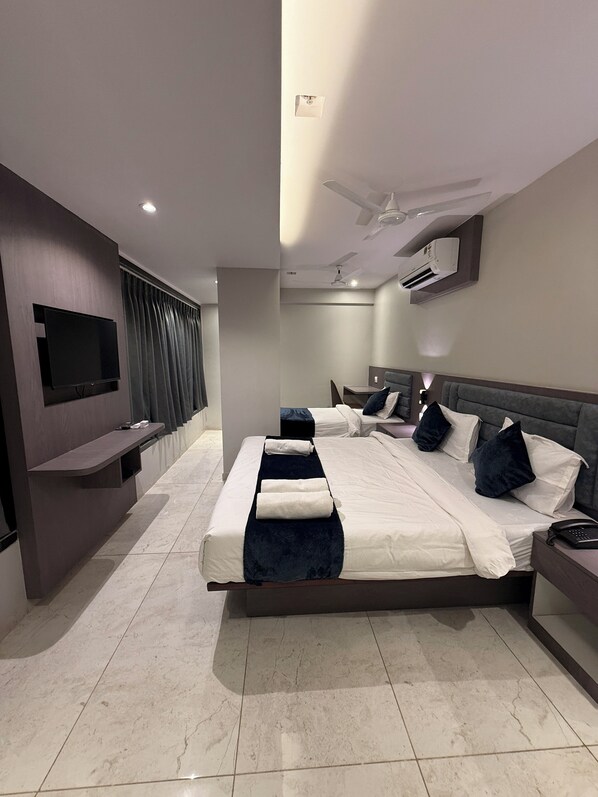 Deluxe Triple Room, City View | Desk, laptop workspace, free WiFi - kurla suites (Mumbai)