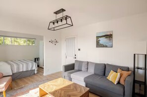 Unclassified image, 5 of 9, button