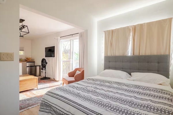 1 habitación, wifi y ropa de cama