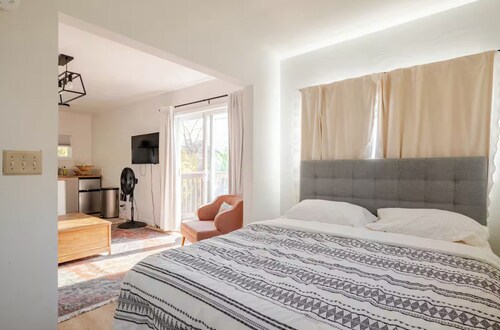 Beautiful Guesthouse with direct view of the Bay